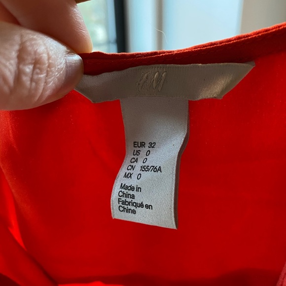 Sleeveless Conscious Collection blouse - Picture 2 of 3